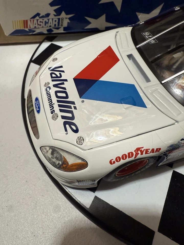 RARE* Mark Martin #6 VALVOLINE STARS & STRIPES 2000 Owners Series 1/24 Diecast - Image 3 of 4