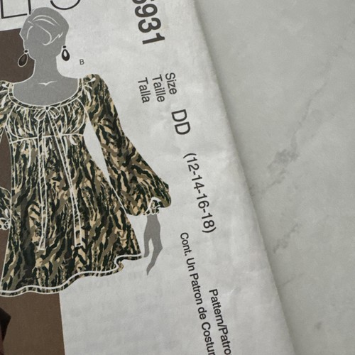 Top McCall’s M5931 modello da cucire Misses’ | NON TAGLIATO | Taglia: DD 12 • 14 • 16 • 18 - Foto 3 di 8