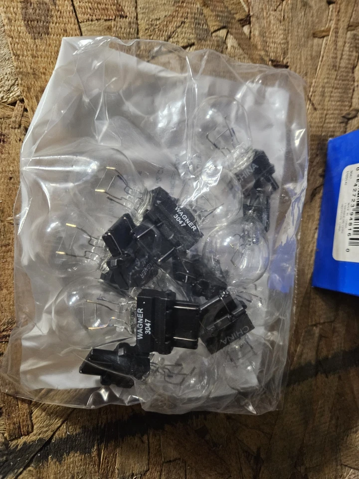 NEW Wagner 3047 Tail Lights (10) - Image 3 of 4