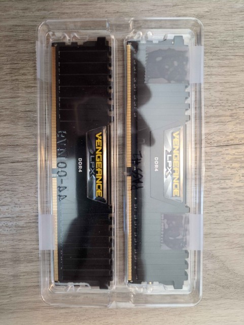 Corsair Vengeance LPX CMK16GX4M2D3600C18