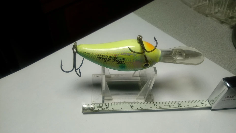 BOMBARDERO==RESISTENTE 2 FIRMA "SOMBRA LIBRE DE GRASA", CUERPO DE 3", 4 3/4" O.A. USADO, EXC. COND. Foto 4 de 4