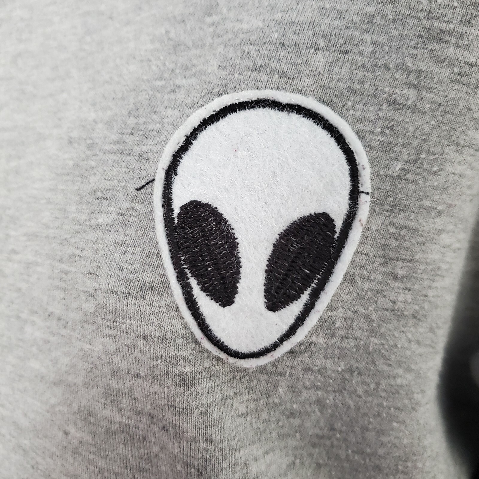 Gray Alien Patch Pullover Crewneck Sweatshirt Siz… - image 2