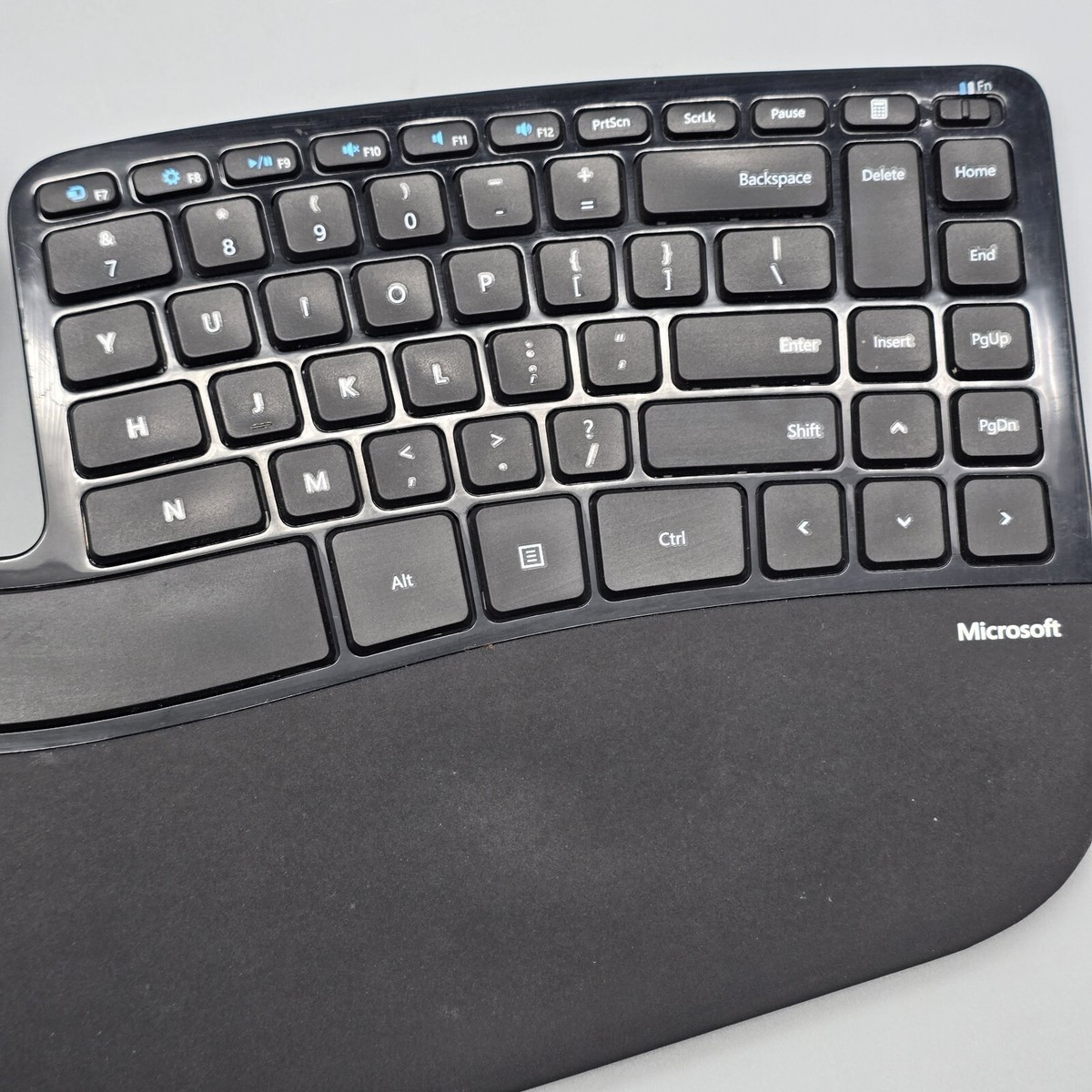 Microsoft Sculpt Ergonomic Wireless Keyboard 1559 Working NO