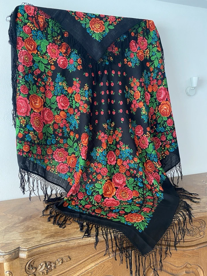 Vintage Russian wool shawl. Mid of 20th century. The multicolor print - Photo 2/3