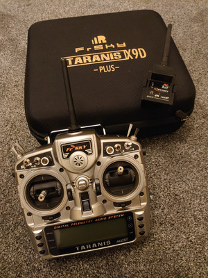 FRSKY TARANIS X9D PLUS SENDER & DJT HF MODUL & CASE TOP ZUSTAND