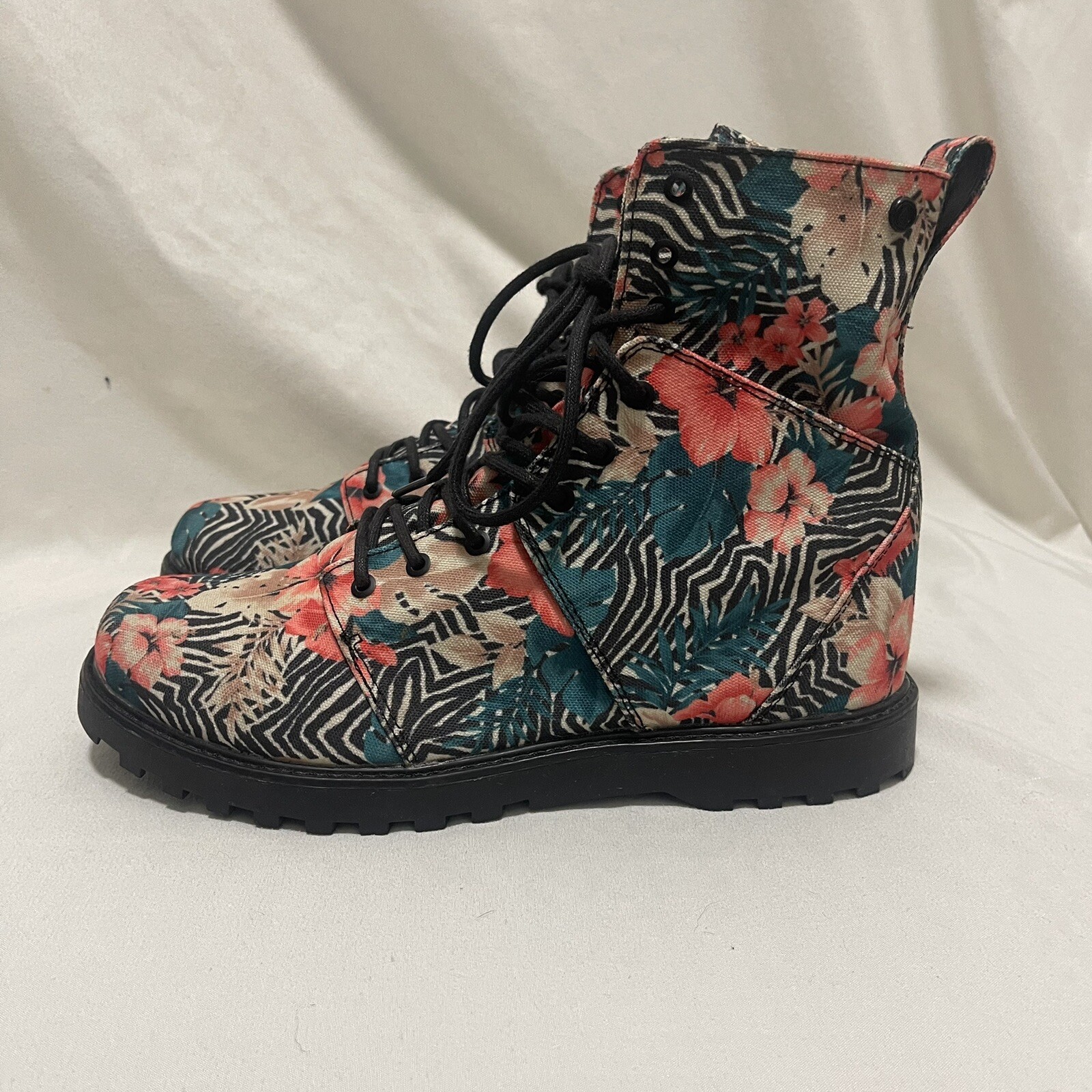 Volcom Go Figure Combat Boots Zebra Hibiscus Flor… - image 3