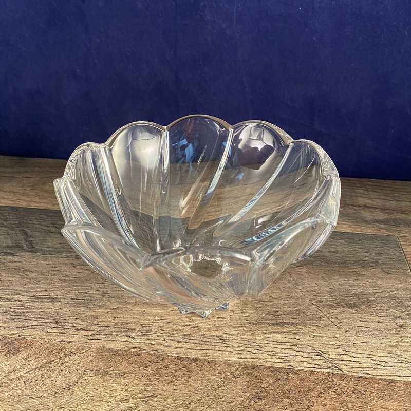 Marquis By Waterford Clear Crystal 5.5"Dia x 3.5"H Bowl Swirl Scalloped Rim