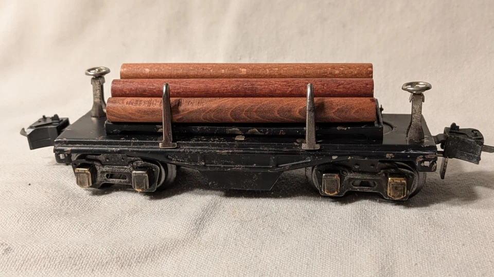 Lionel 3651 Pre War O Gauge Operating Lumber Car w/Logs & Bin - Ready To Run - Image 4 of 4