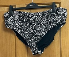 New M&S size 20 roll top hipster ladies black & white bikini bottoms