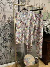 Earth Angels, Pajama Set   Floral  top Sz L / bottoms Sz M cottage granny core 