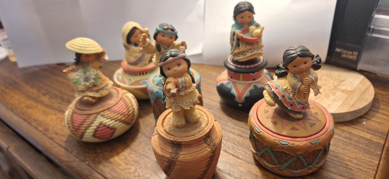  Six Friends of a Feather Native American Figurine Trinket Boxs  1995