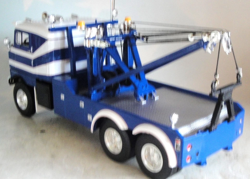 DCP BLUE WHITE HOLMES BULL NOSE WRECKER KENWORTH WRECKER 1/34 SCALE 10-4278 - Image 2 of 3