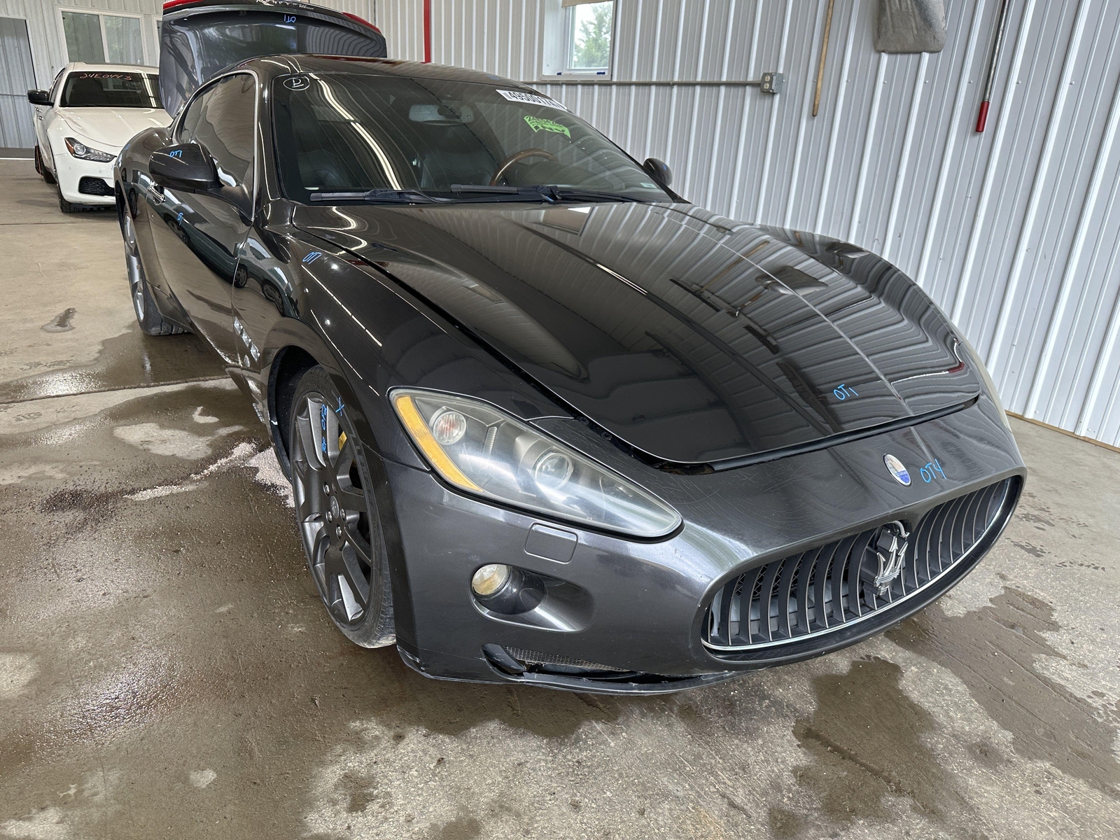 08-19 MASERATI GRANTURISMO PASSENGER RIGHT FRONT SIDE FENDER GRIGIO METALLIC 672