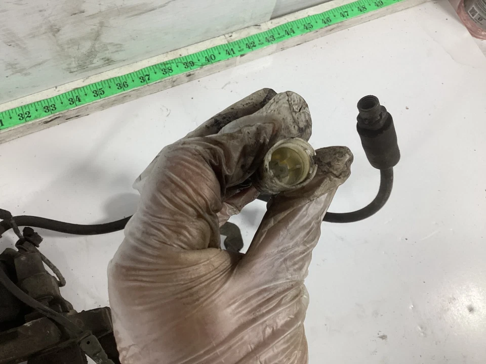 Pinza de freno delantera izquierda del lado del conductor BMW 328i 2007-2013 6778145 OEM. Foto 3 de 4