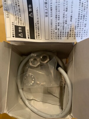  Omron E2FM-X2D1-M1GJ / E2FMX2D1M1GJT Proximity Sensor  24 VDC (BRAND NEW)