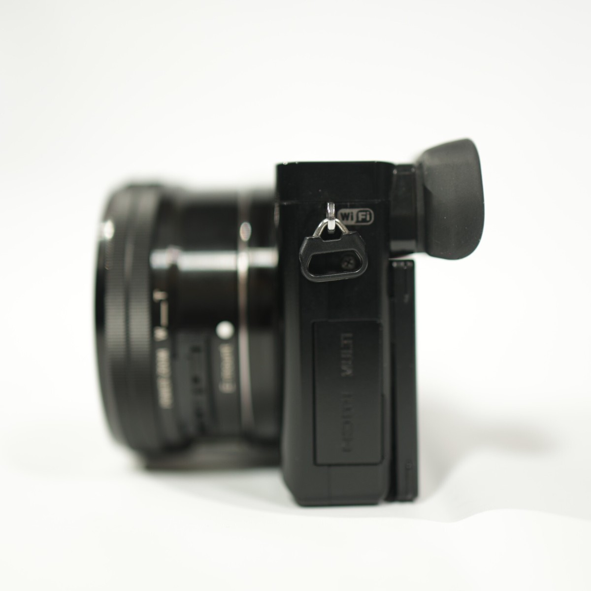 Sony Alpha α6000 Kit with E PZ 16-50mm & 55-210mm Sony Alpha α6000 Kit with E PZ 16-50mm & 55-210mm