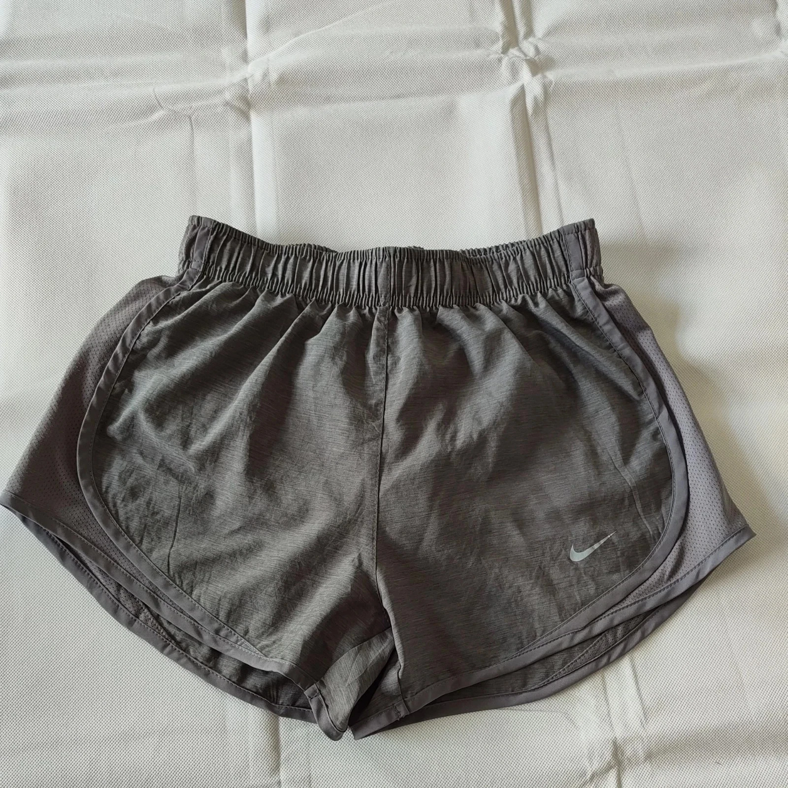 Nike Dry Tempo Core Running Shorts Women’s Grey Size XS (A29)