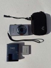 Canon PowerShot Digital ELPH SD800 IS - 7.1MP Digital Camera W/case & Charger