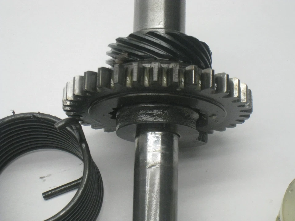 Suzuki TC90 1970 Blazer Kickstart eje/engranaje guía de resorte y placa Foto 2 de 4