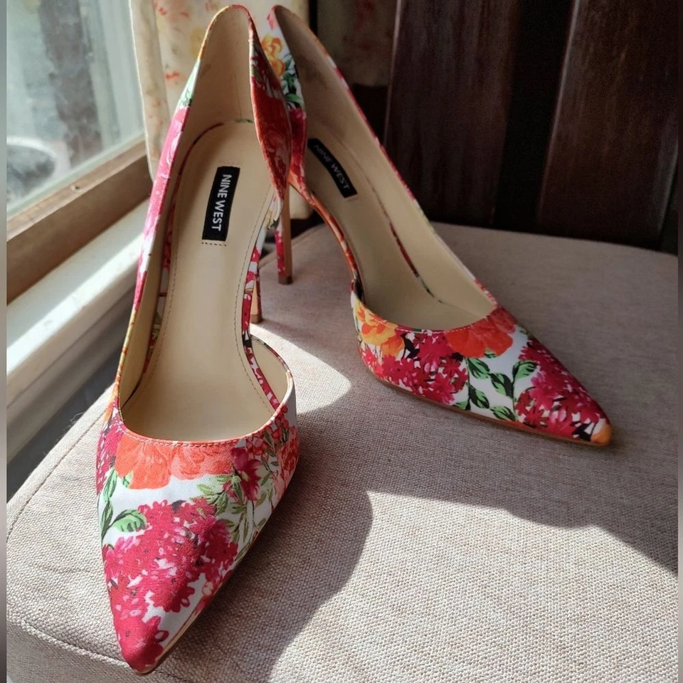 Zapatos de tacón de aguja florales Nine West talla 9. Probado una vez. Foto 2 de 4