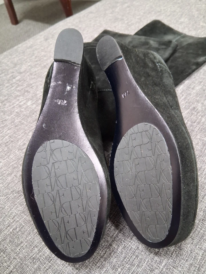 Женские сапоги Diane von Furstenberg свободного покроя размер 7 замшевые черные - Изображение 4 из 4