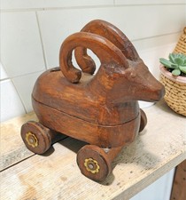 Vintage Holz Ziege Widder Auf R&auml;dern Figur Schnupftabakdose Handgeschnitzt