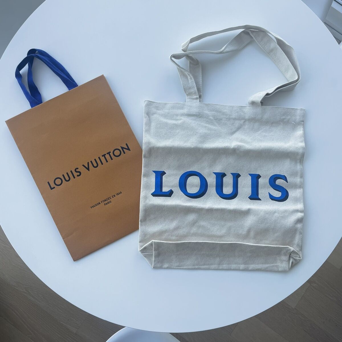 louis vuitton tote bag 200 exlusive LA w/paperbag included