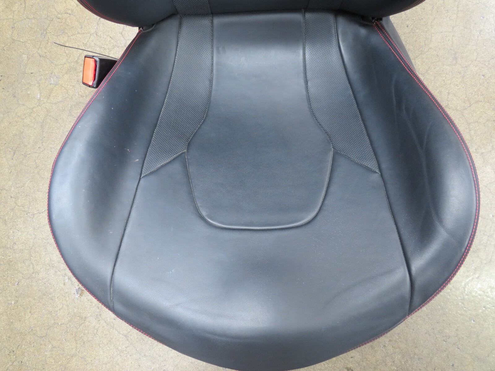 Ferrari Portofino, LH, Left, Front Seat, Worn Leather, Used
