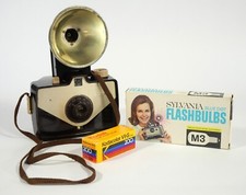 Sawyers Nomad 620 Bakelite Camera Flash Flash Bulbs Unopened Film - 1950's