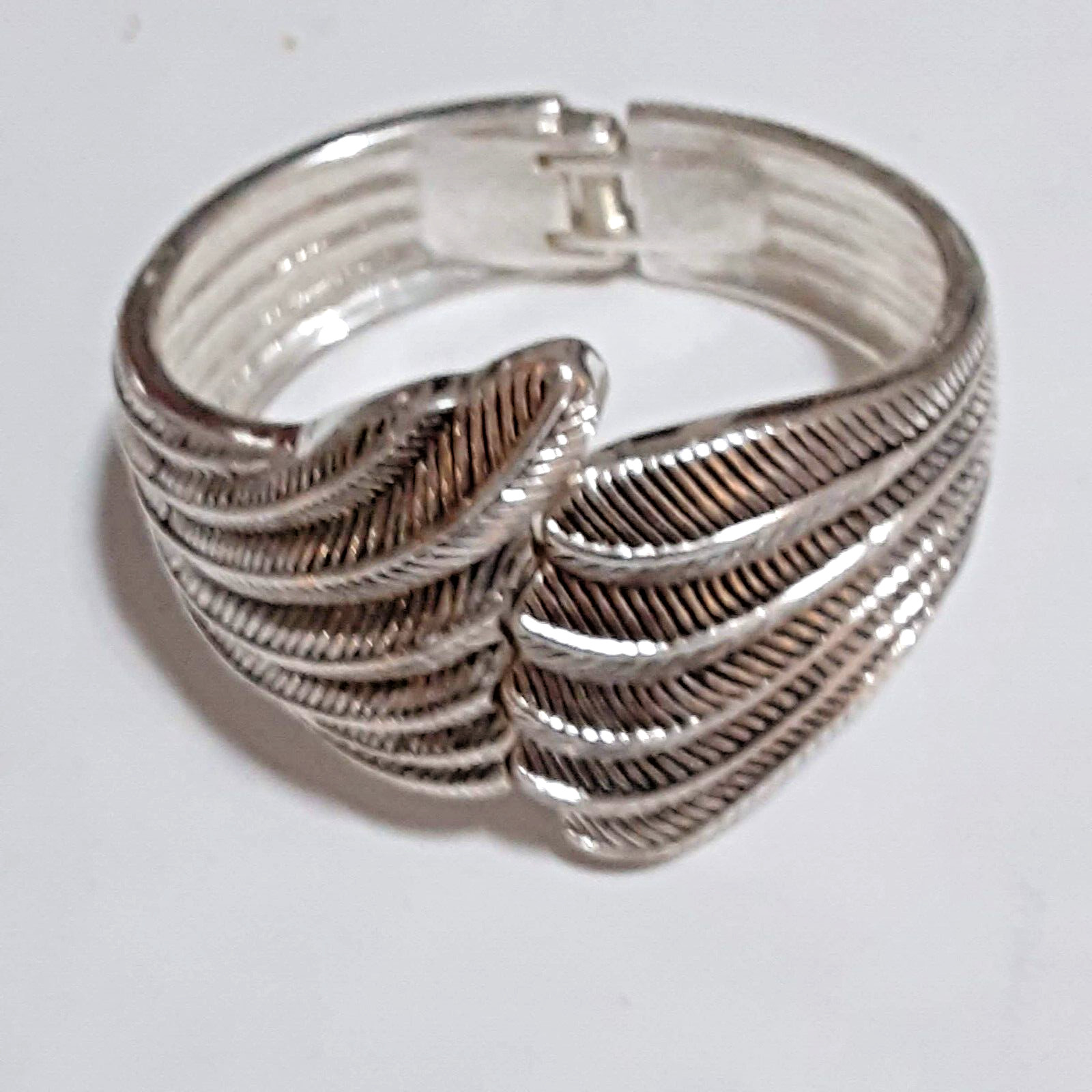 Siver tone leaf pattern hinged cuff bracelet eleg… - image 1