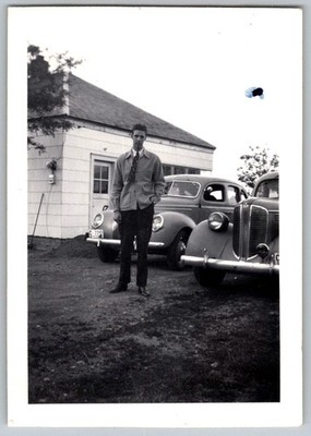 Vtg B&W Snapshot Dapper Man In Tie & Jacket With Two Classic Vintage Cars 1942