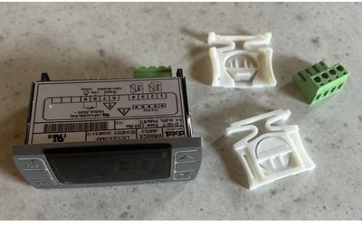 Dixell XR02CX-4N4FQ-4 Hussmann 0548700 (evap and room) probes not included