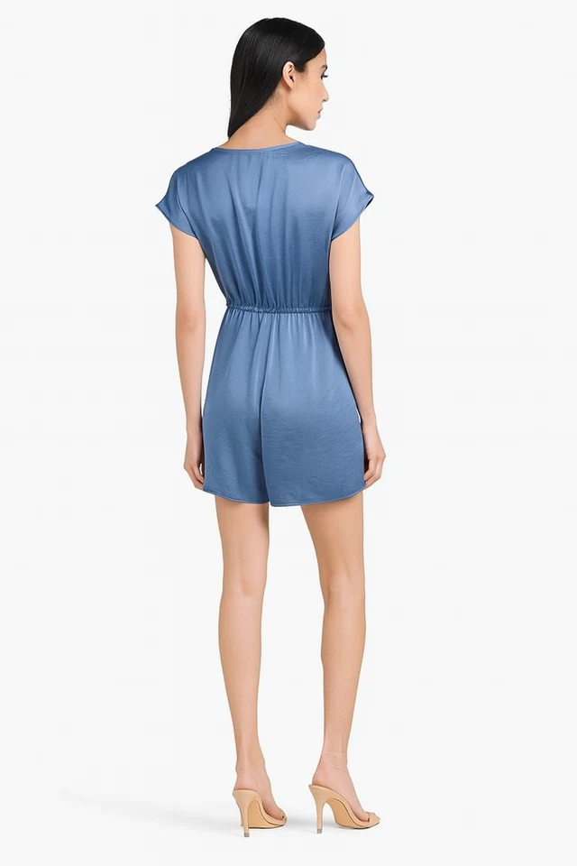 Nuevo con etiquetas - Mameluco delantero envolvente satinado aplastado manga corta Theory, azul acero - mediano Foto 2 de 2