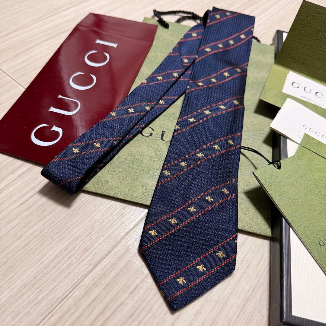 GUCCI リボンタイ　ネイビー レッド Gucci Neck Tie Navy Red Gold Striped Bee 100%Silk mint gift | eBay