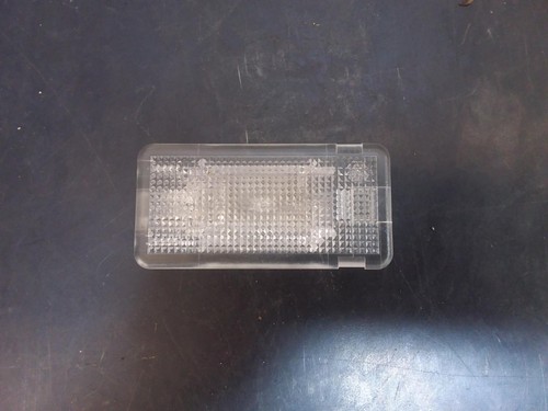 BMW 5 SERIES COURTESY LIGHT E60, CENTRE, 10/03-04/10 03 04 05 06 07 08 09 10