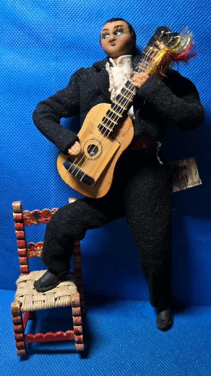 Bailarín/guitarrista flamenco masculino Munecas Madrid años 50 con etiquetas TB59