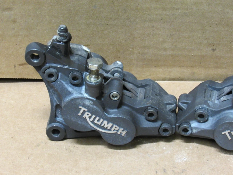 Pinzas de freno delanteras izquierda derecha Triumph 1999 Sprint 955 T2020398 Foto 3 de 4