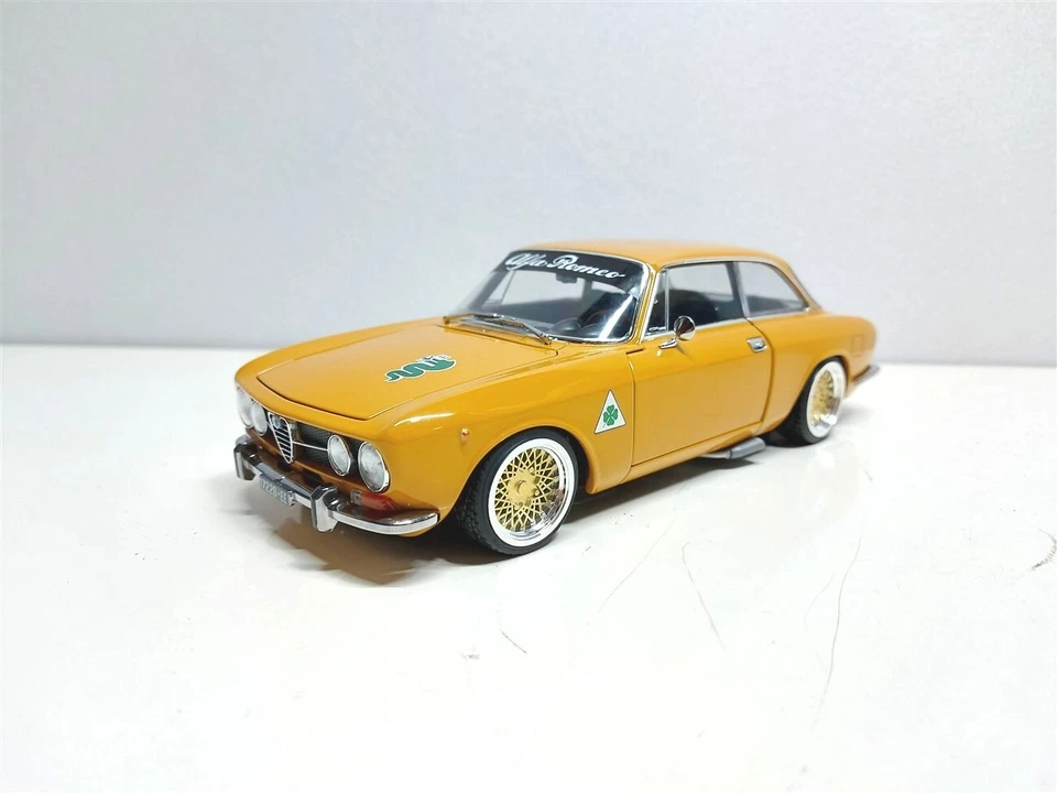 Alfa Romeo 1750 GTV Giallo Ocra Tuning del 1970 - 1/18 Artigianale base Norev - Immagine 3 di 4