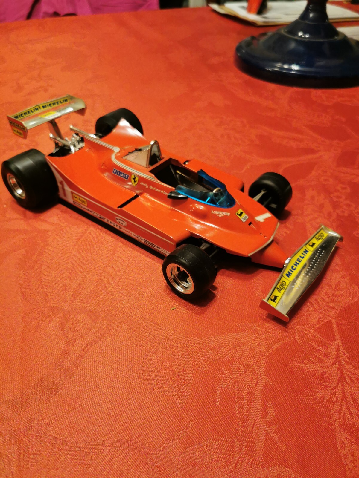 Ferrari 312 T5 Burago : miniature de collection 1/43 pour passionné