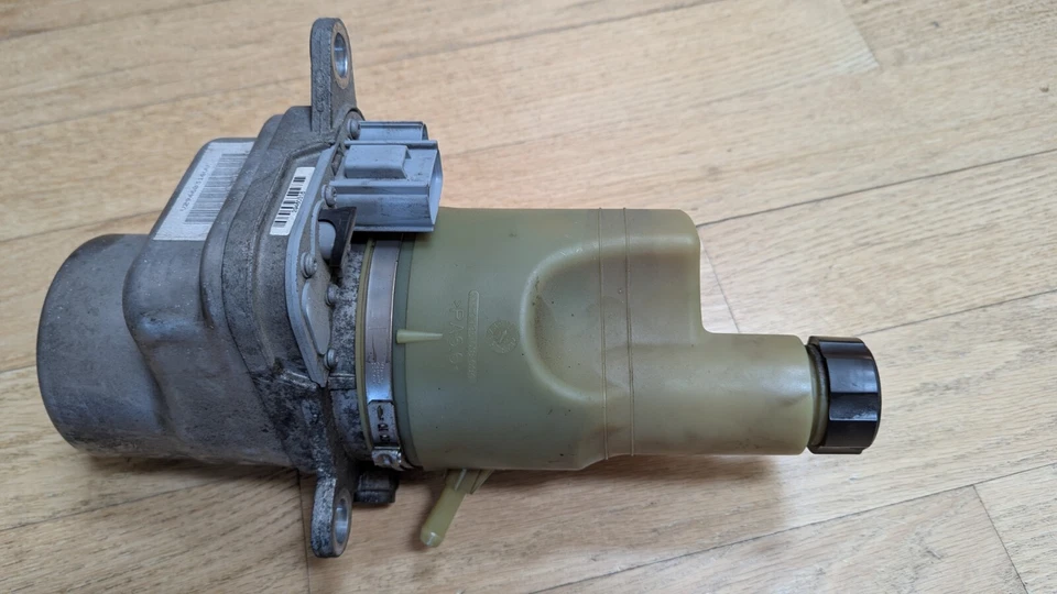 Bomba de dirección asistida eléctrica Volvo OEM C30, C70, S40, V50 OEM 5N513K514 con cables Foto 3 de 4