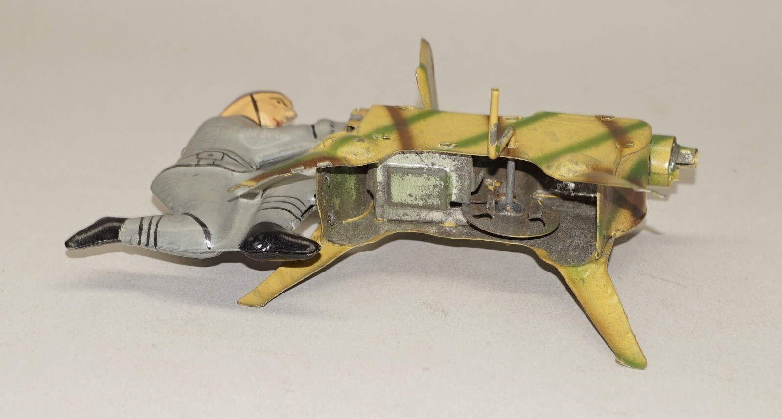 1940S GERMAN SOLDIER TIN METAL WINDING TOY NOISEMAKER MACHINE GUN WORKS