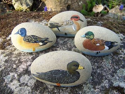 MERVEILLES6172 61862 ORIGINAL 4 CANARD EN RELIEF PEINT SUR GALET RESINE CHASSE PRIX FOU