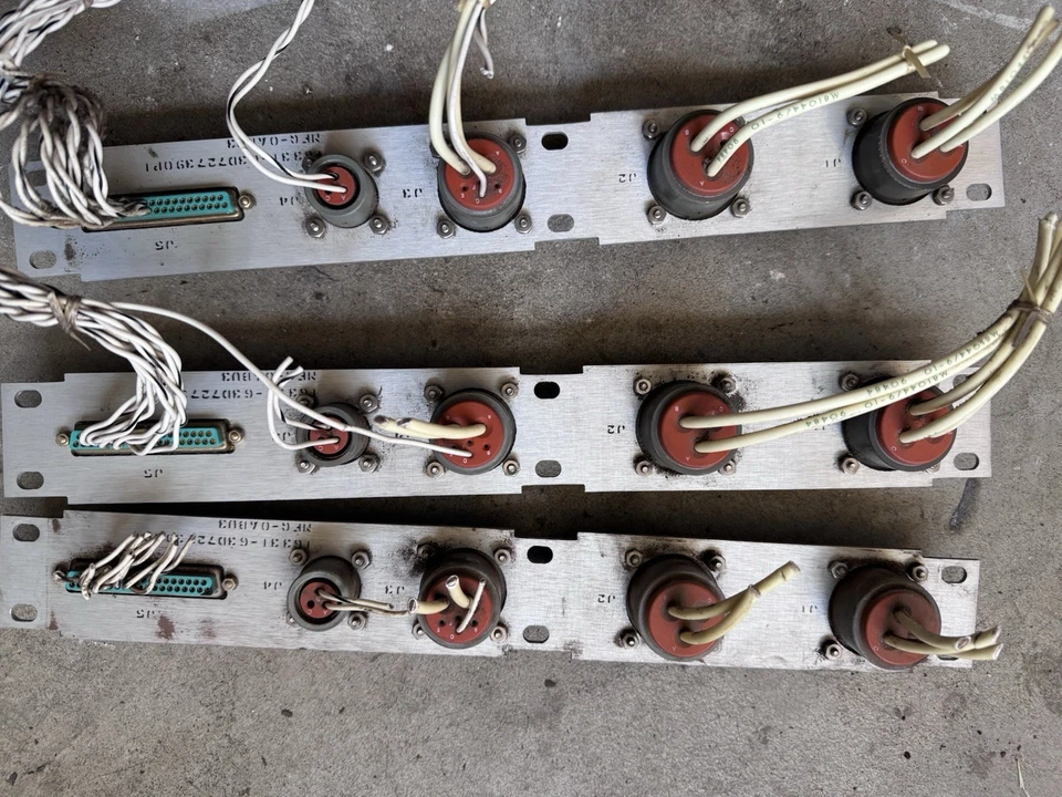 Mil Spec circular connectors mounted on aluminum panel - Image 3 of 4