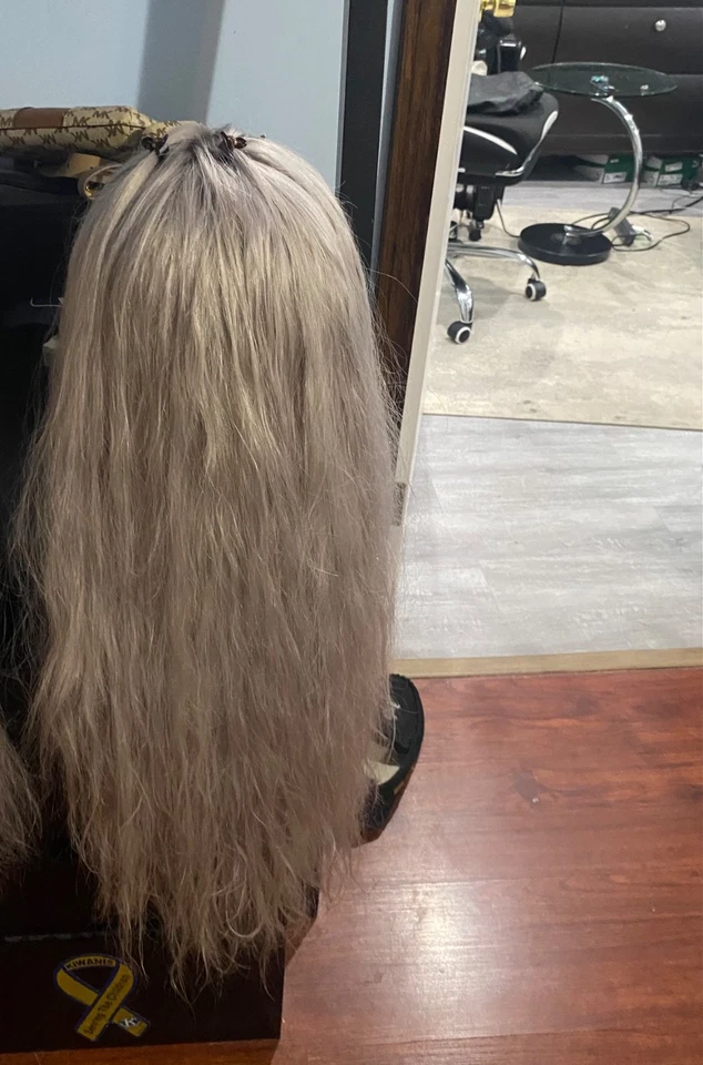 Peluca rubia cabello humano 100 % helada con raíces oscuras Foto 3 de 4