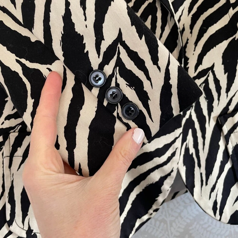 Blazer/chaqueta manga 3/4 recortada marfil/negro cebra/impresión animal botón único, S Foto 3 de 4