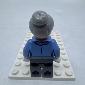 Authentic LEGO Marvel Super Heroes ~ Aunt May Minifigure 76057 Set Spiderman