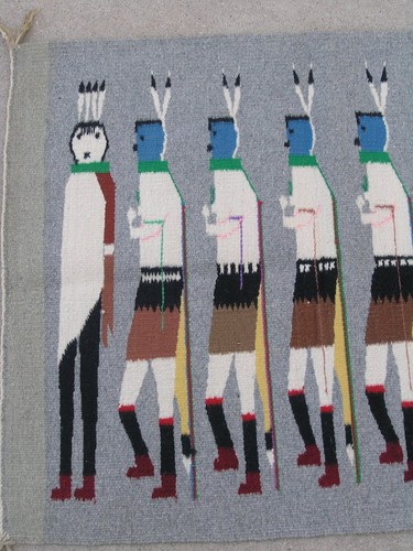 Alfombra fina y colorida vintage Navajo Diné'e Yei Yébîchai 25x31" 7 figuras de pie - Imagen 2 de 12