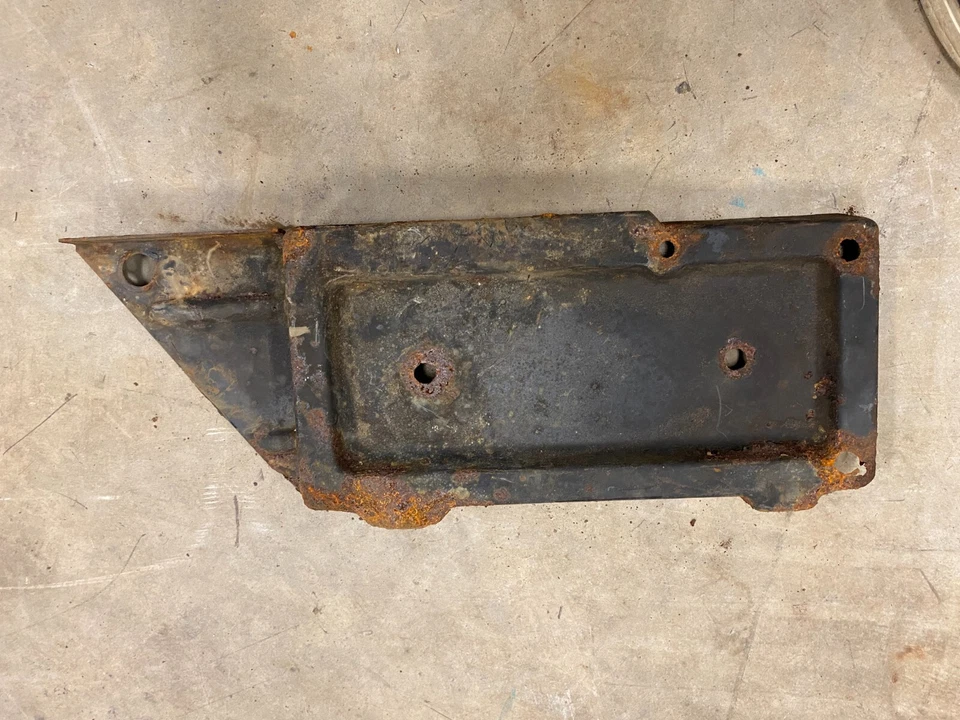 Bandeja de bateria 1961 Oldsmobile Starfire/88/98 - Imagem 3 de 3