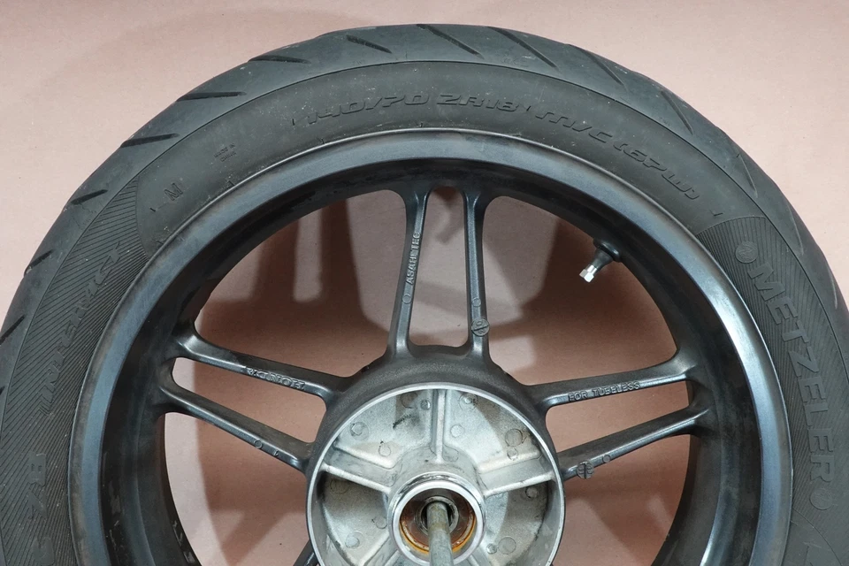 Llanta trasera Honda CB1100 2013-2016 Metzeler 140/70 ZR18 Foto 4 de 4