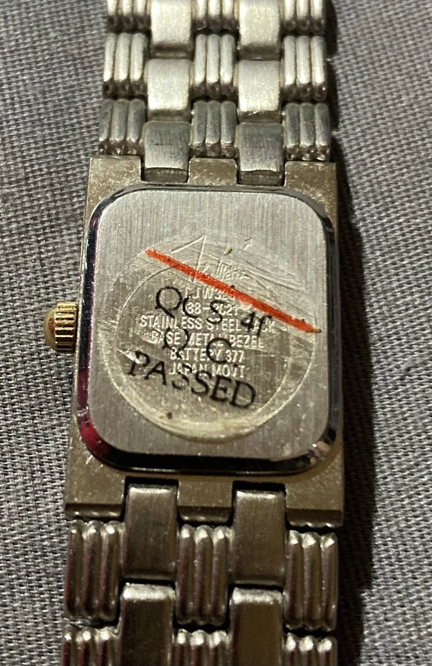 RARO! Reloj para mujer dorado y plateado JBK (Jacqueline B Kennedy) de Camrose & Kross Foto 3 de 4